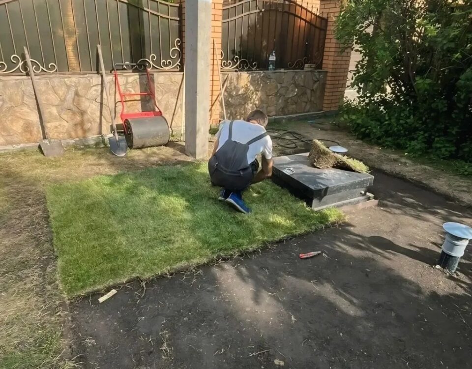укладка рулонного газона